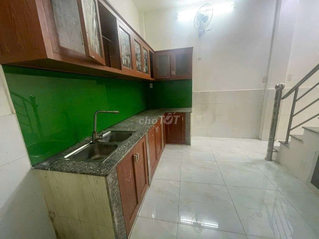 Rent a house. Đỗ Nhuận. Sơn Kỳ.6 million. Two bedrooms. 4th Alley.