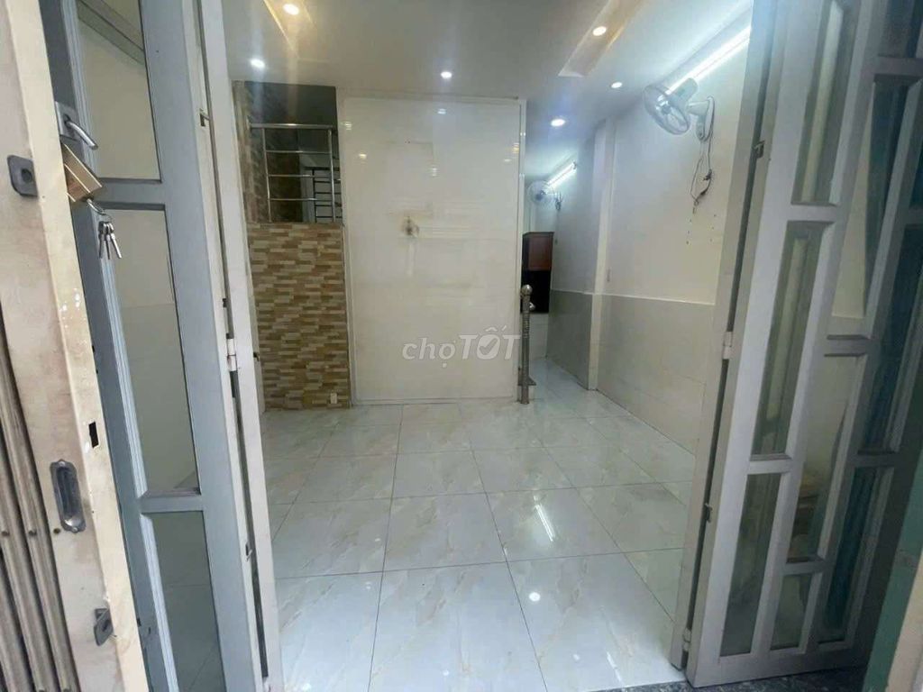 Rent a house. Đỗ Nhuận. Sơn Kỳ.6 million. Two bedrooms. 4th Alley.