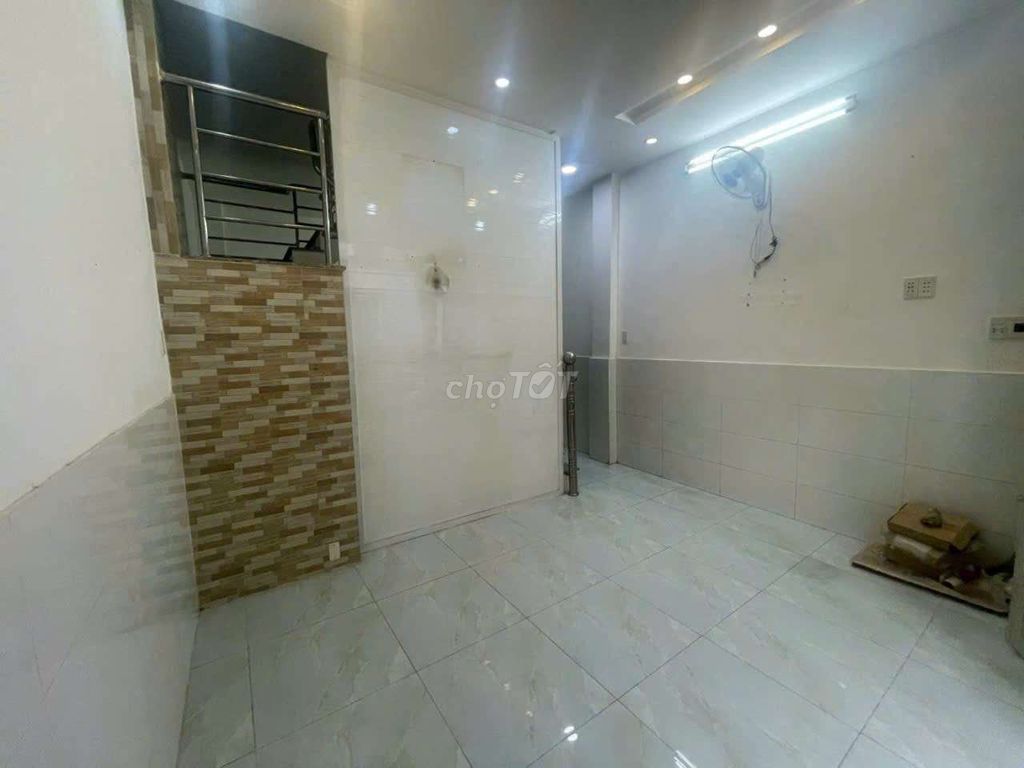 Rent a house. Đỗ Nhuận. Sơn Kỳ.6 million. Two bedrooms. 4th Alley.