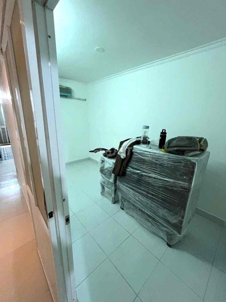 Car alley near the safe market. Two bedrooms. Lê Đức Thọ-730.