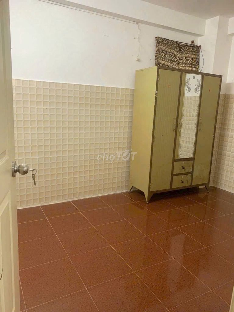 Rent an alley house on Phú Thọ Hoà 4 x 20 M cast a floor