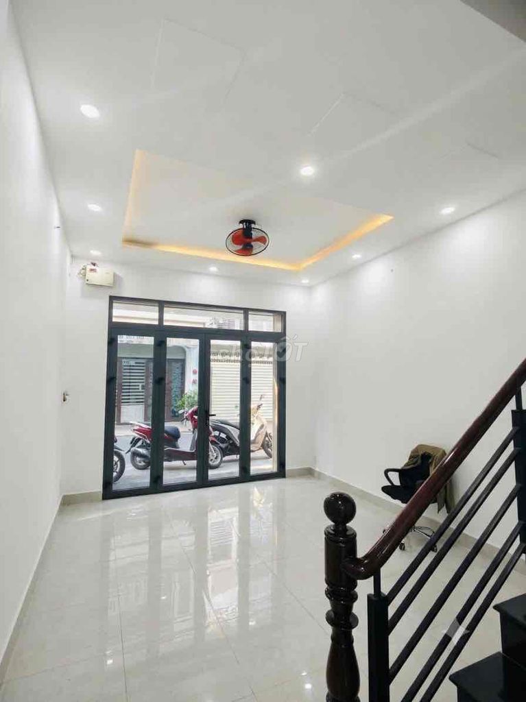 To rent Yuan, Center 7 and to celebrate