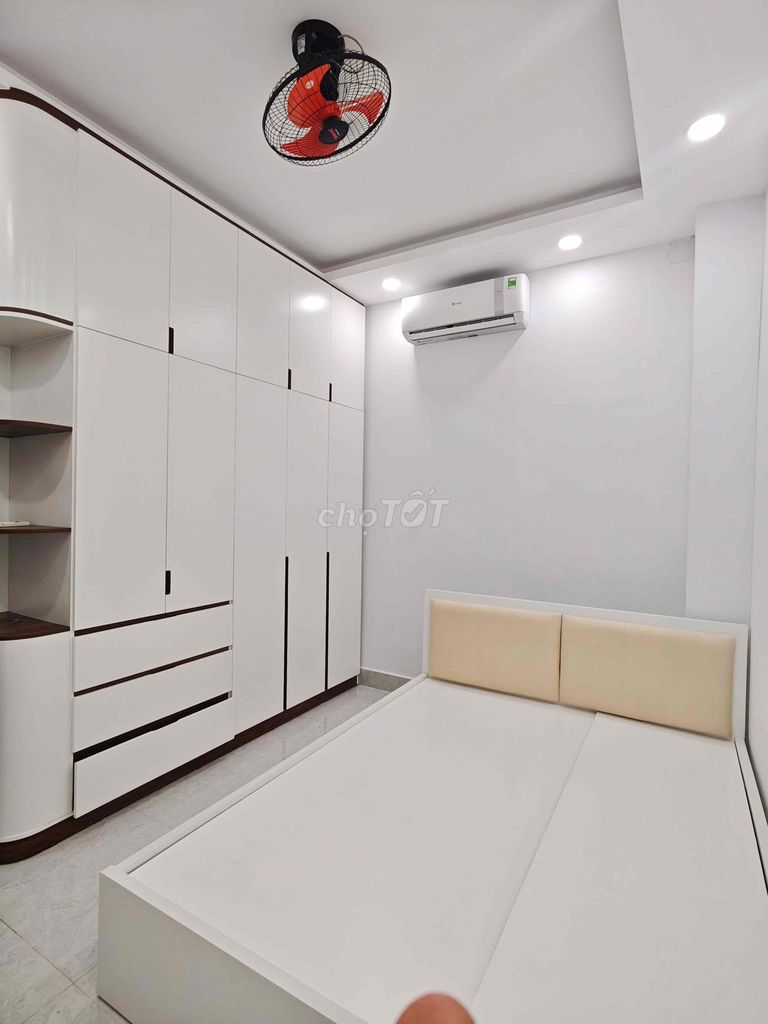 To rent Yuan, Center 7 and to celebrate