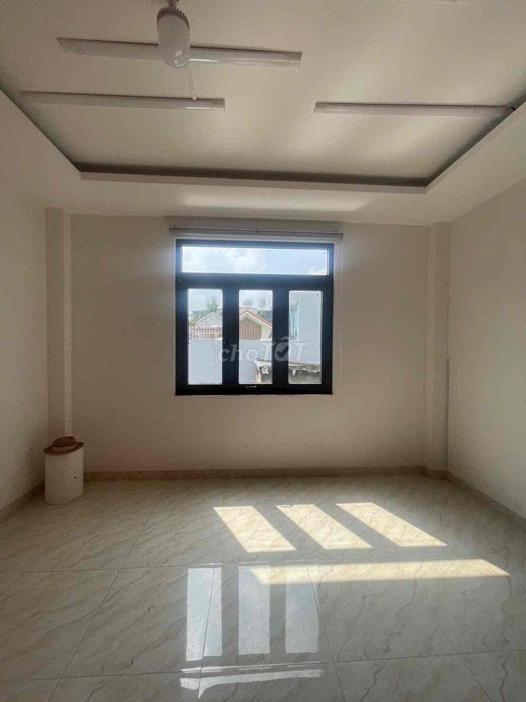 We're renting a five-room apartment. Five toilets.