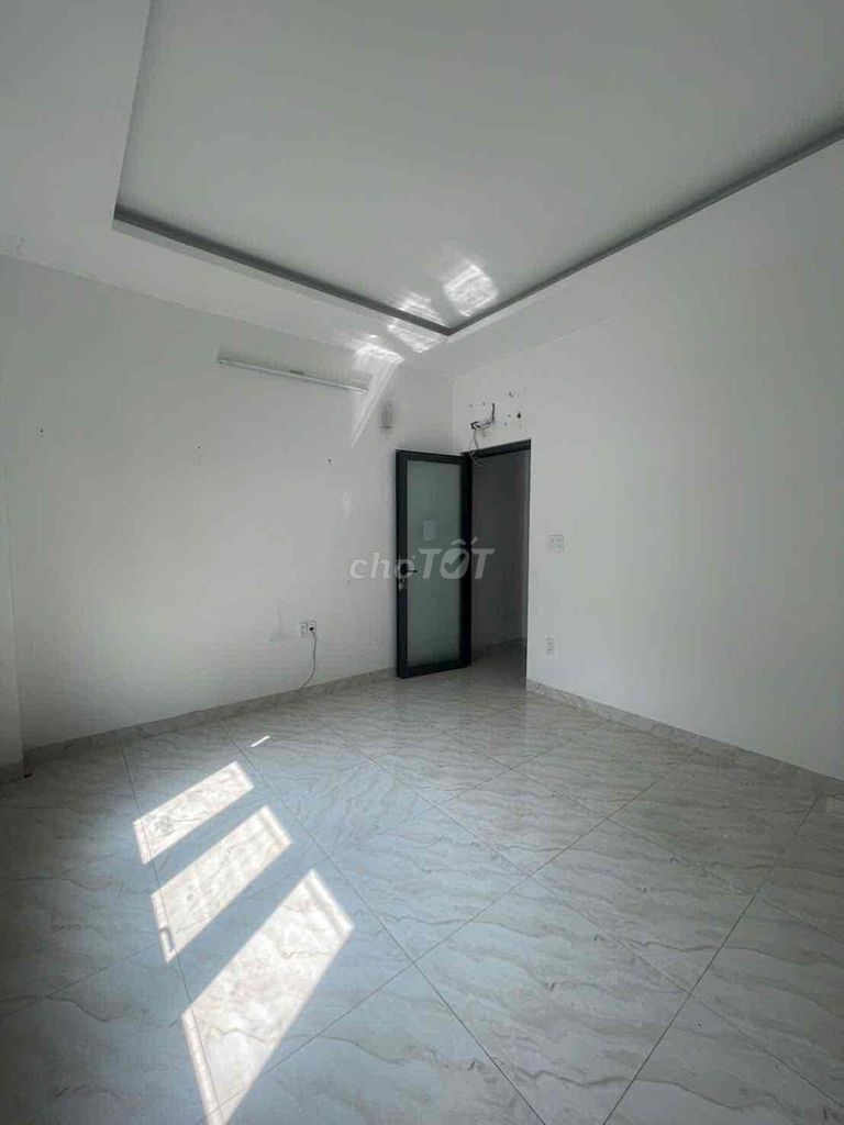 We're renting a five-room apartment. Five toilets.