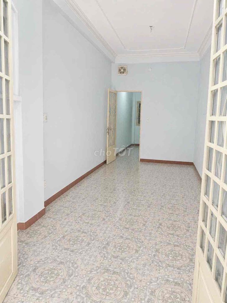 Rent the original house, Mrs. County, 4th floor, 0-3 x 12m, 4th floor, 5 bedroom, 4-4 bathroom, 10th floor.