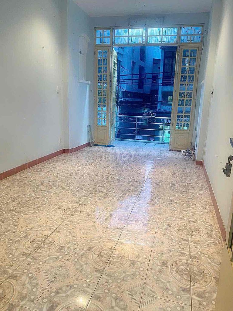 Rent the original house, Mrs. County, 4th floor, 0-3 x 12m, 4th floor, 5 bedroom, 4-4 bathroom, 10th floor.