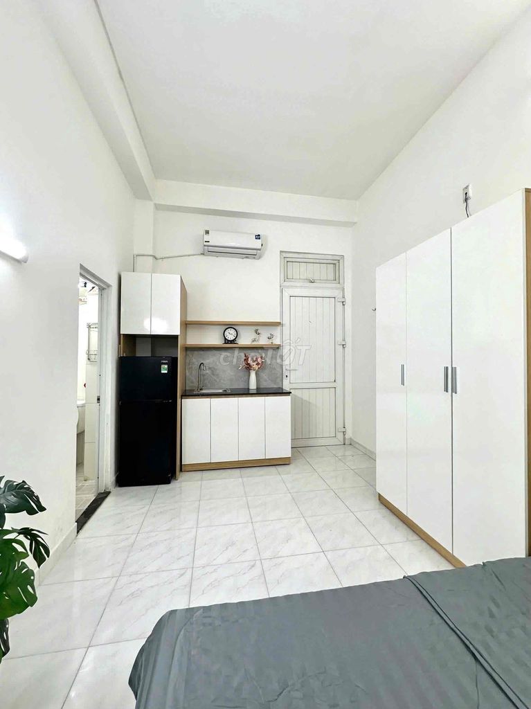 The window studio is in the safe market.