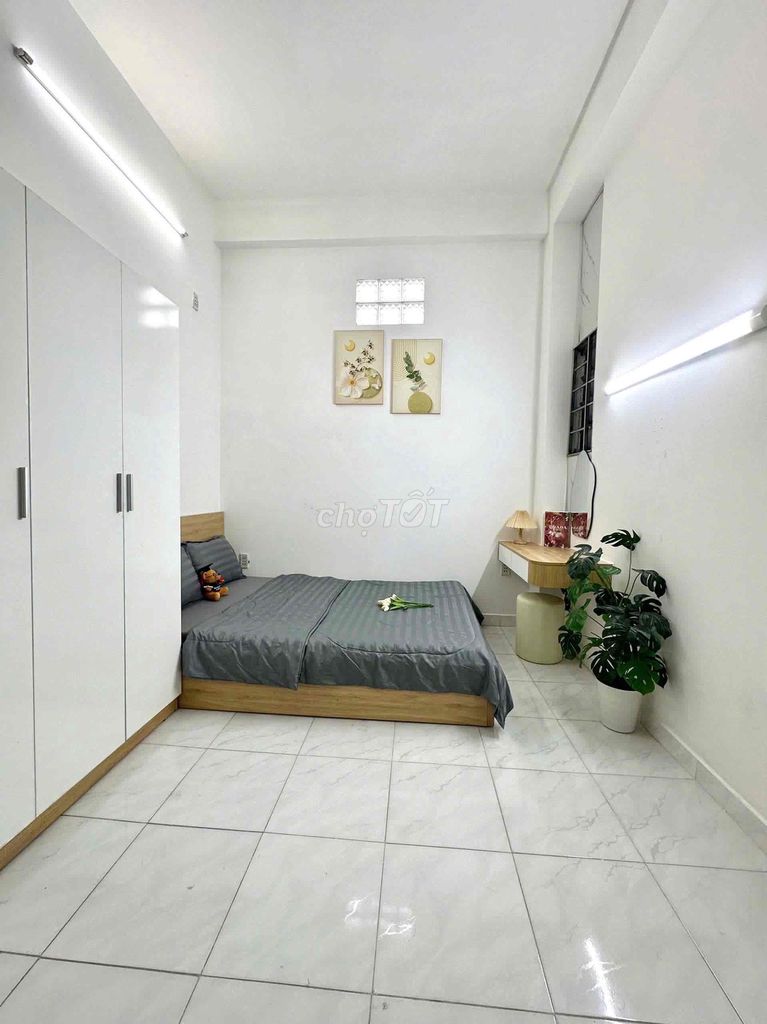 The window studio is in the safe market.