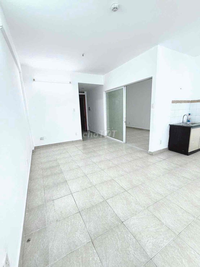 Rent EHome 3 apartment. A bathroom.