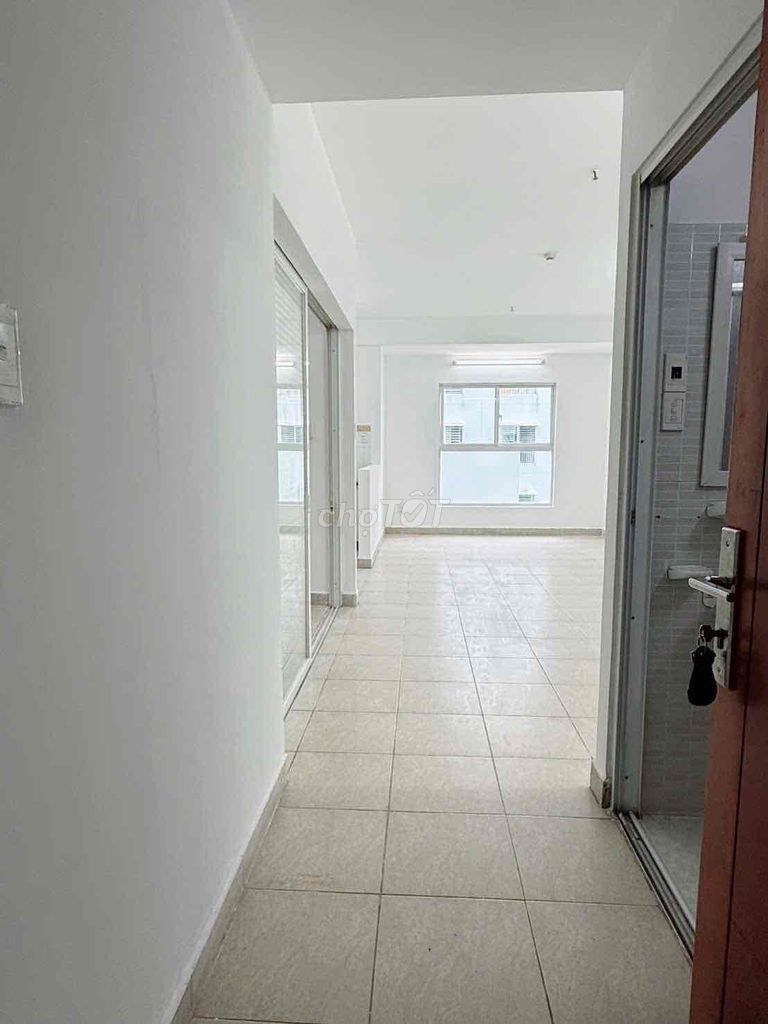 Rent EHome 3 apartment. A bathroom.