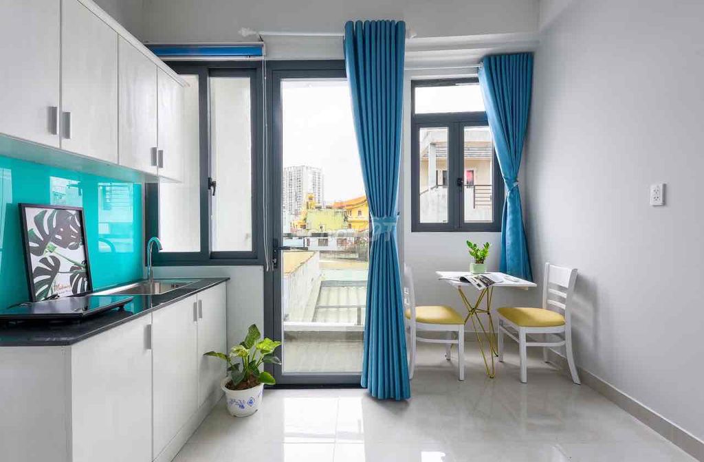 Rent the Tô Hiến Thành balcony, District 10.