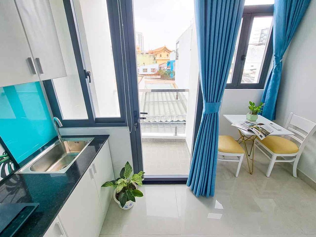 Rent the Tô Hiến Thành balcony, District 10.