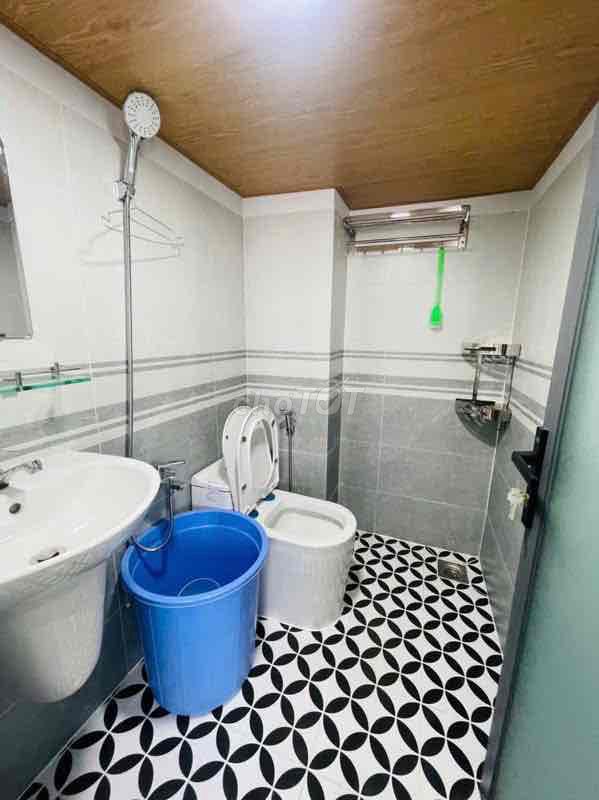 Get a room ready for air conditioning, clean and cool at 160th Street.