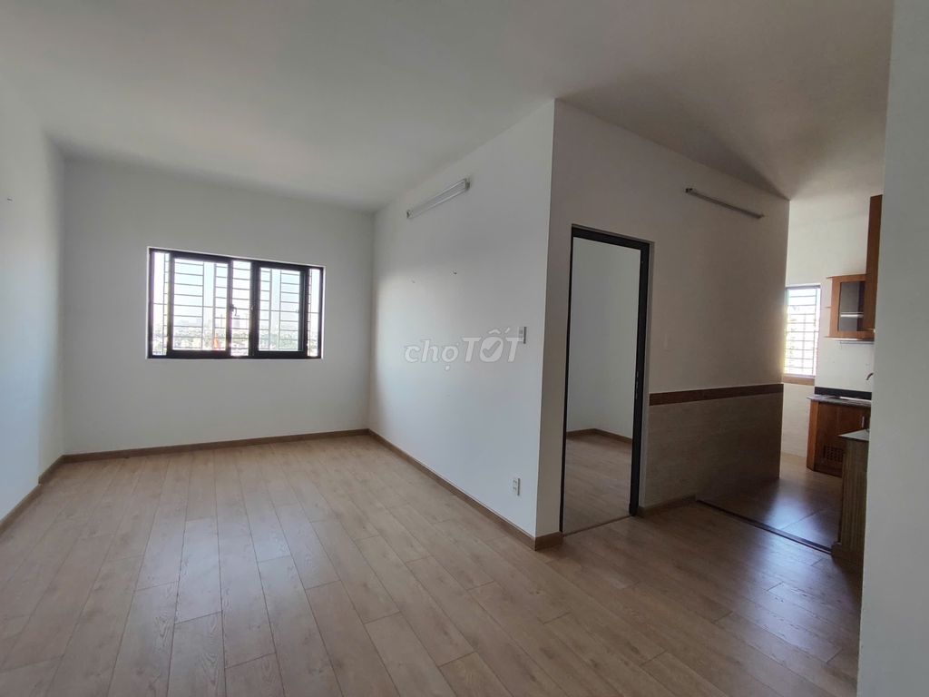 The owner rented the apartment 590 August revolutions.