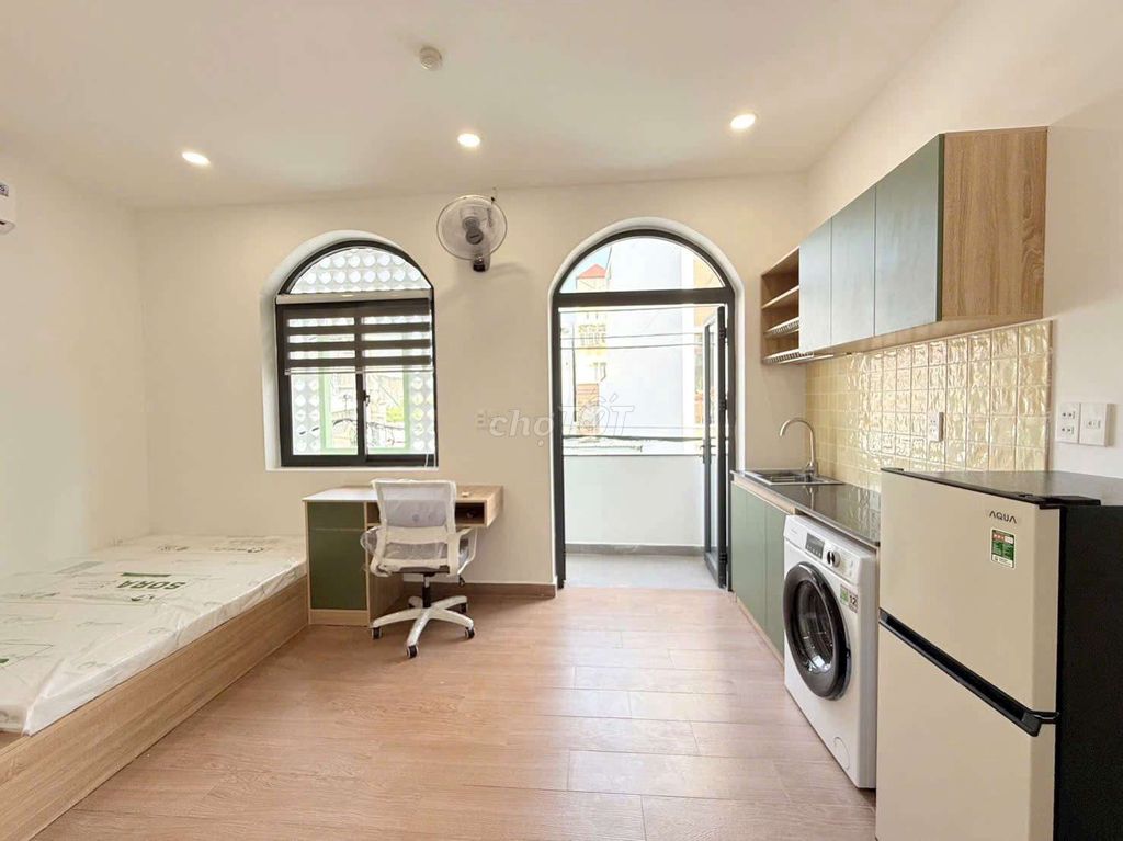 apartment 30 meters full interior, balcony right at Nguyễn Văn Thương.