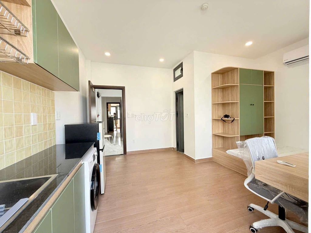 apartment 30 meters full interior, balcony right at Nguyễn Văn Thương.