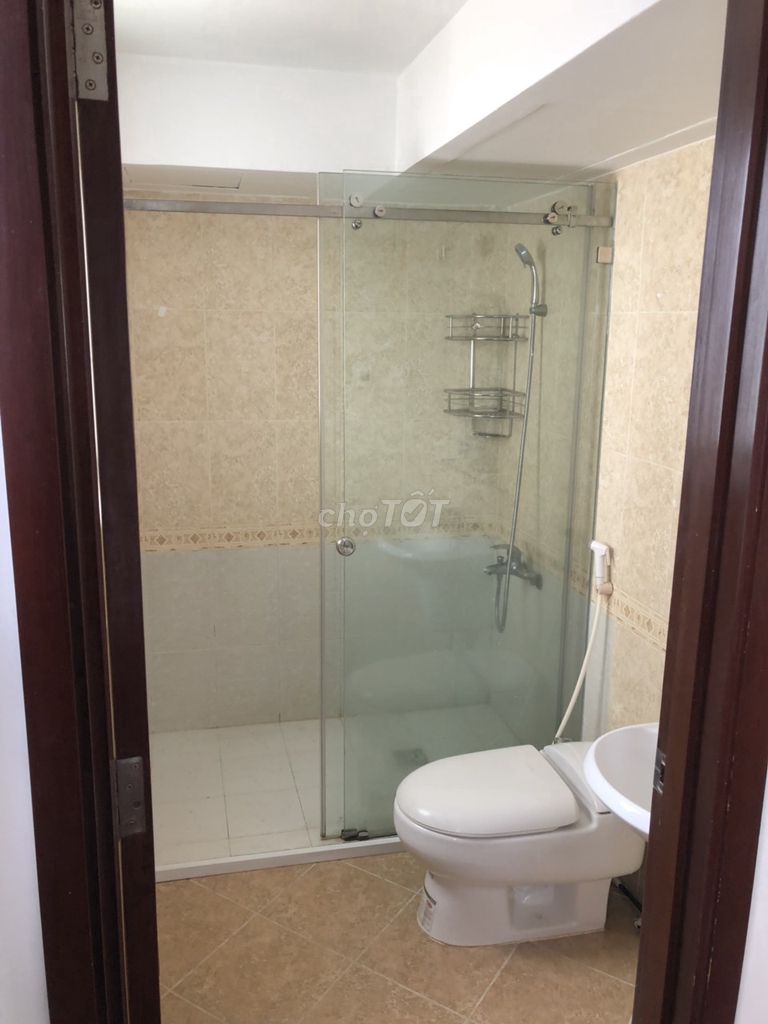 It's the owner of the Hùng Vương Plaza building district 5 – 130 M2 (3 bedroom - 3 toilets)