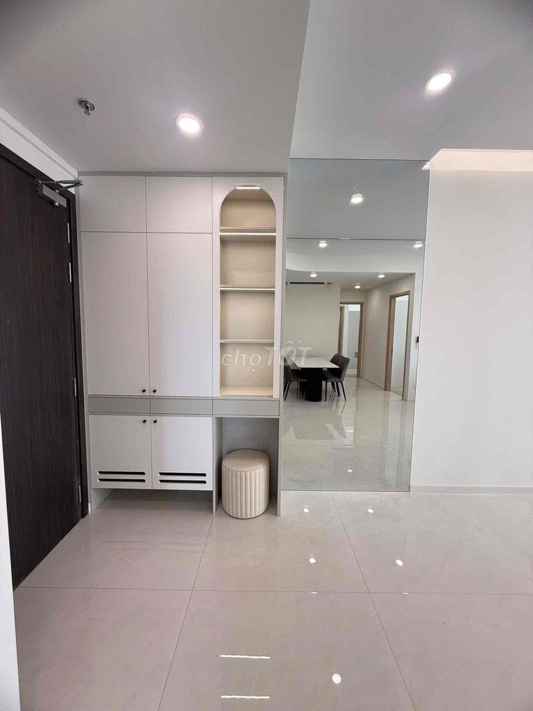 Rent two Celesta Rise new furniture rooms, almost set up.