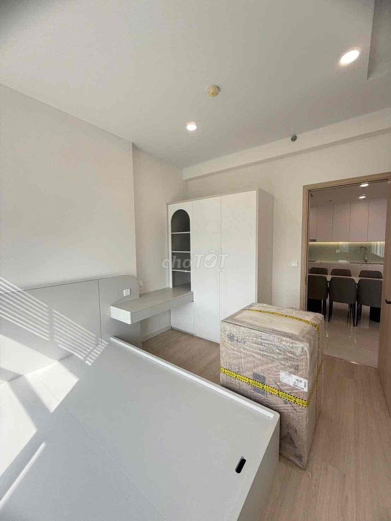 Rent two Celesta Rise new furniture rooms, almost set up.