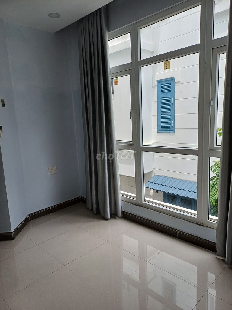 Rent Advanced Room