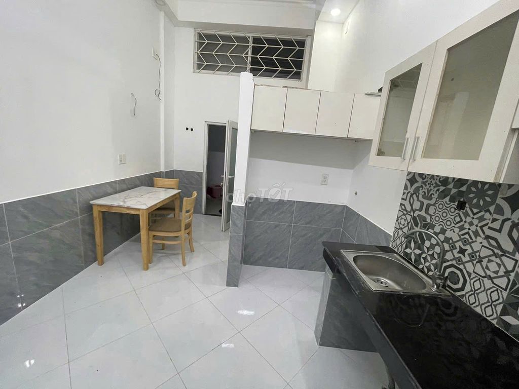 The room's empty. 36 Linh Đông at 2,6 trieu