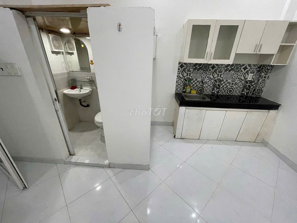 The room's empty. 36 Linh Đông at 2,6 trieu
