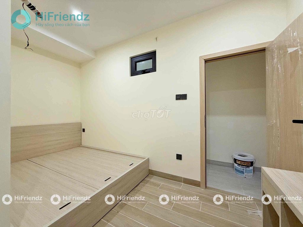 renting new studios to the full-level furniture near the post office.