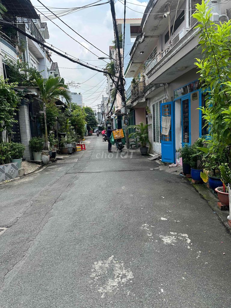 Rent a truck alley house.