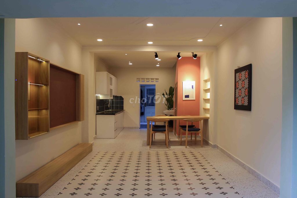 Nice house. Two floors downtown.
