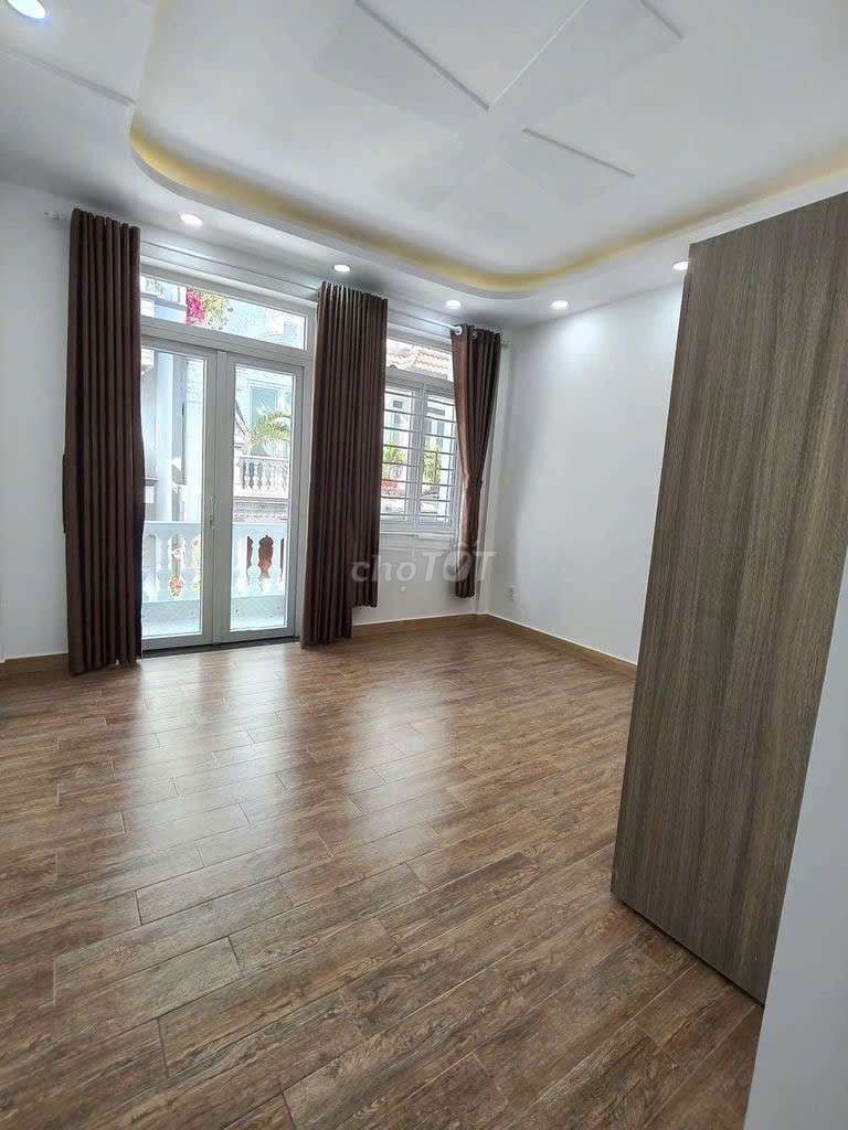 House 1 .3th floor bedroom 5 Knuckles Hoàng Quốc Việt District 7