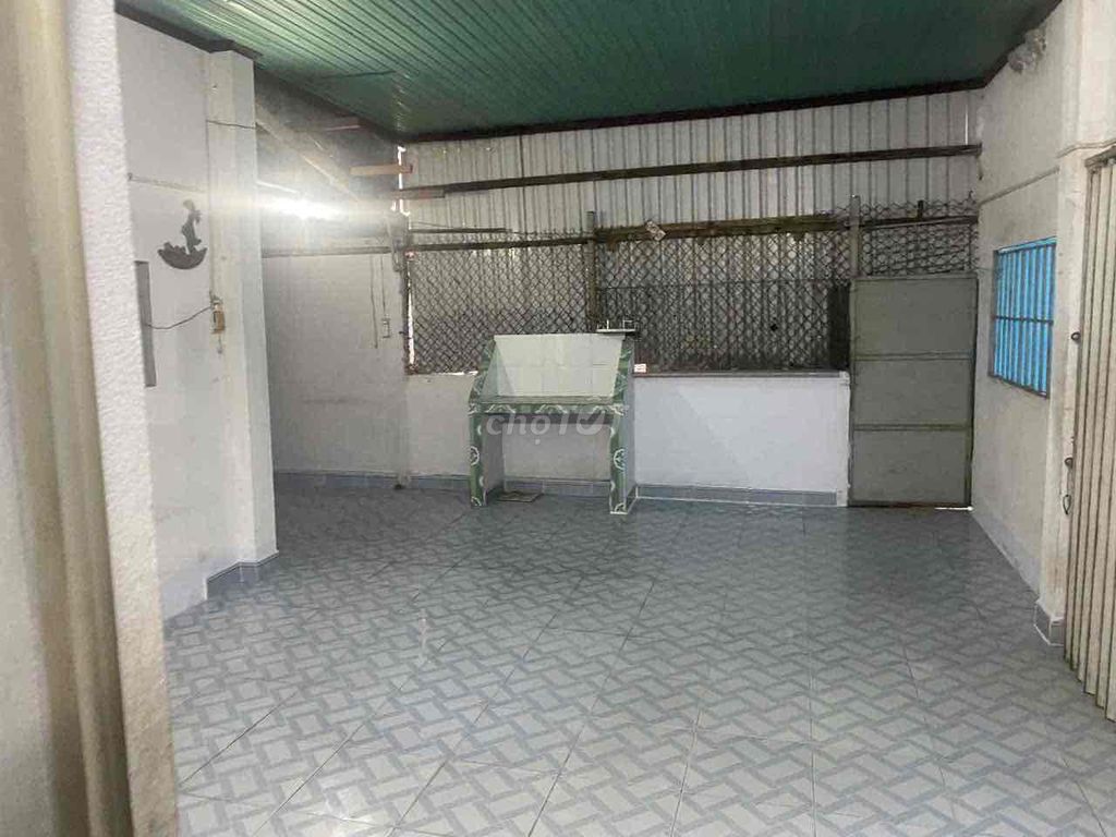 Cash house 8*25; Two cheap bedrooms.