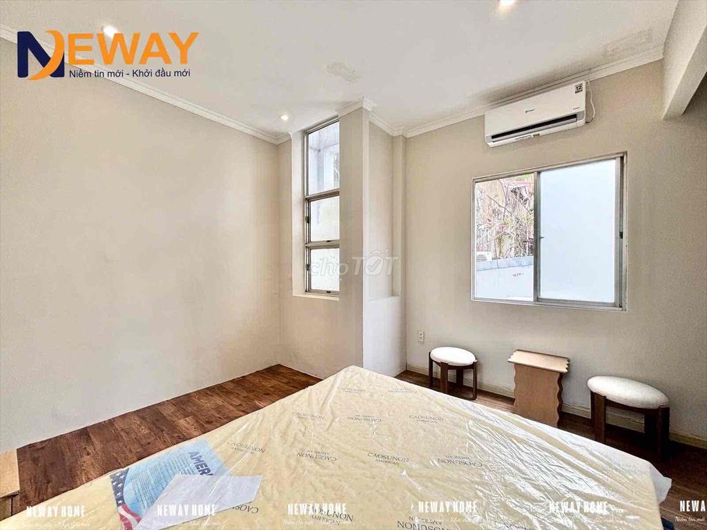 Opening a new house as a separate bedroom, full interior window