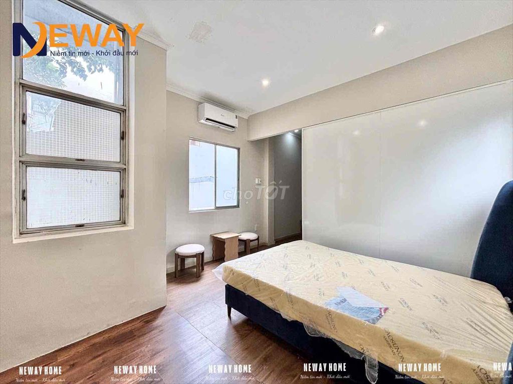 Opening a new house as a separate bedroom, full interior window