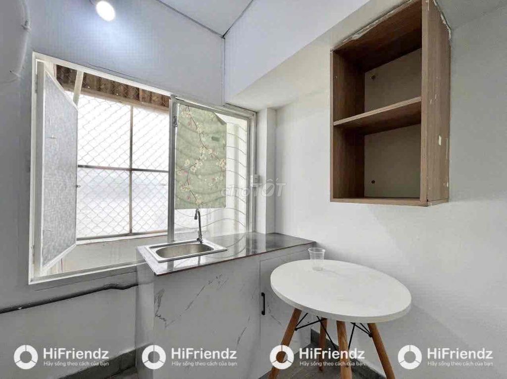 available air windows available near the shower floor - 11