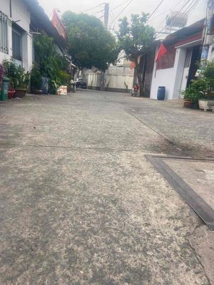 Rent one out of one house, clear the whole electricity. Three in the alley near kcn.