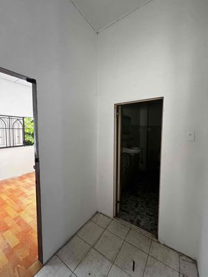 Rent a Nvq house. 5 meters x 30 meters. One floor. Three bedrooms. It's 25 million.