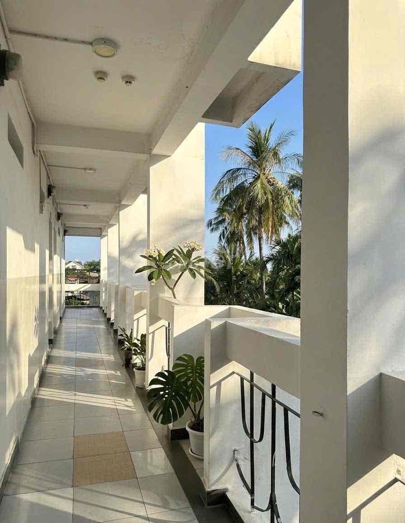 His dorms, 1.3 million, security, comfort, have included electricity -- close to Uth University, hutech.