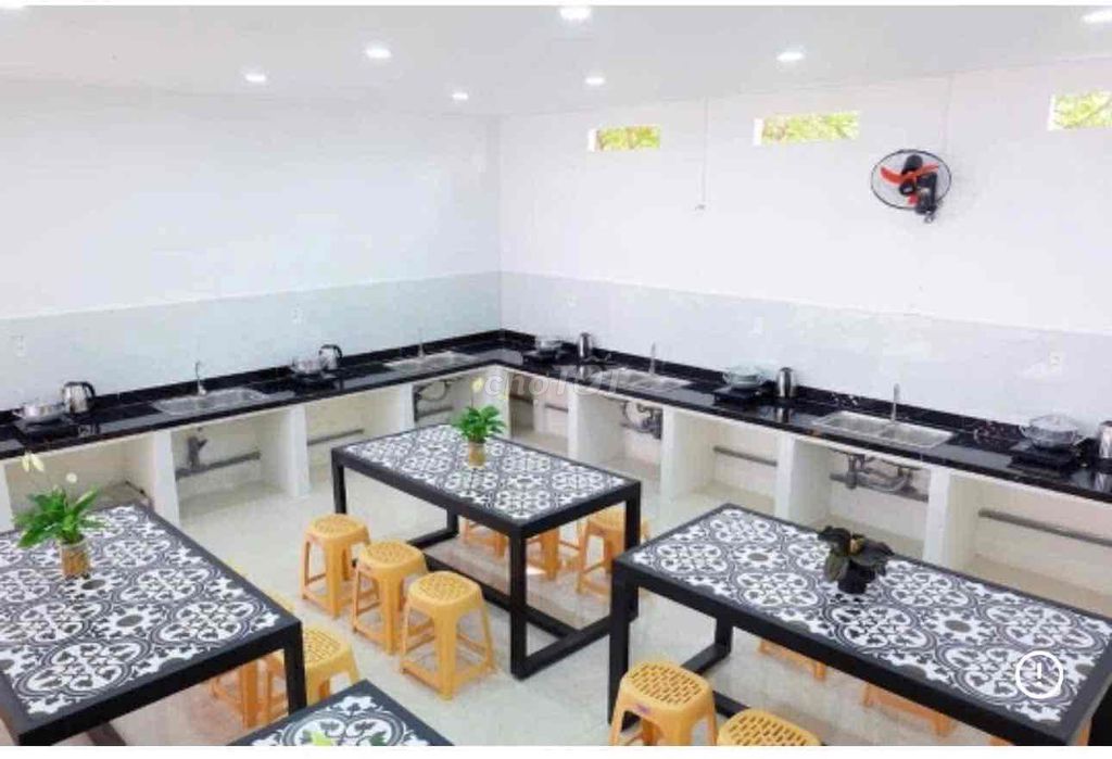 His dorms, 1.3 million, security, comfort, have included electricity -- close to Uth University, hutech.
