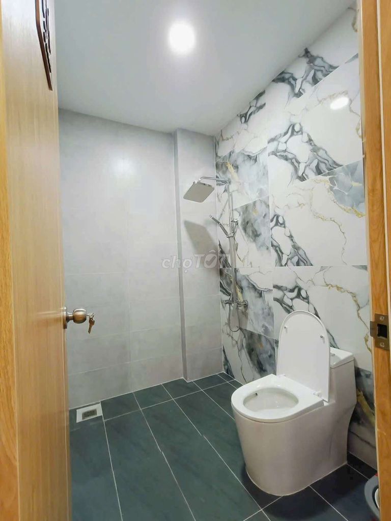 Rent the whole house across 6 meters.