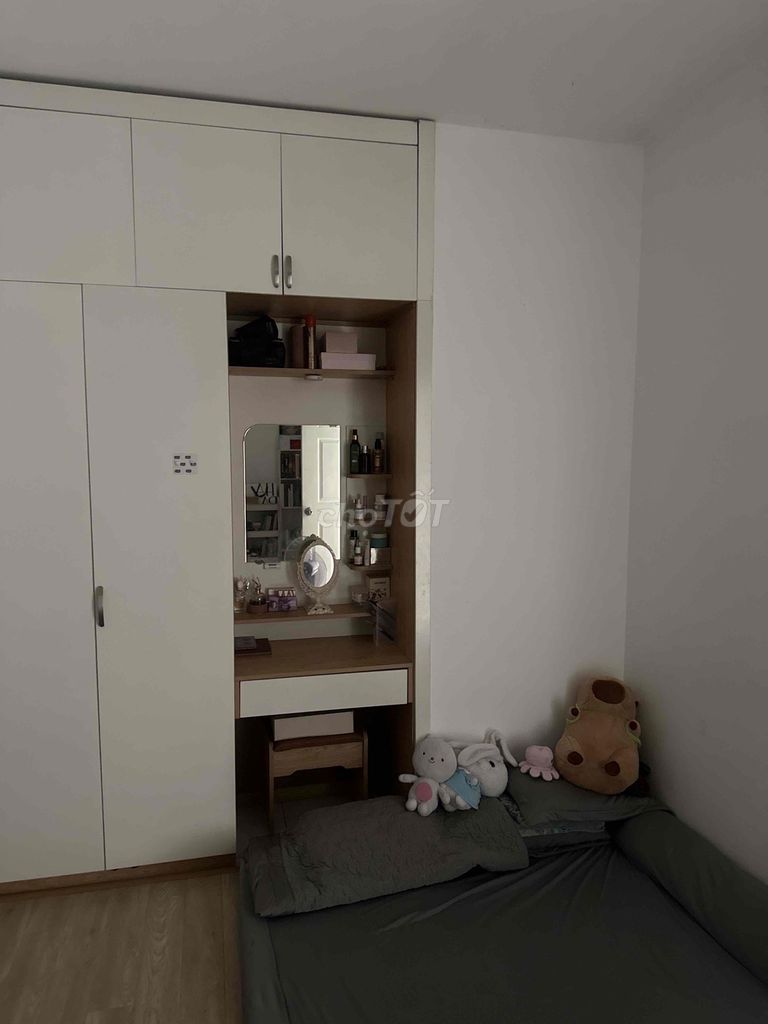 need to pop a master's room in his three bedroom with his own toilet.