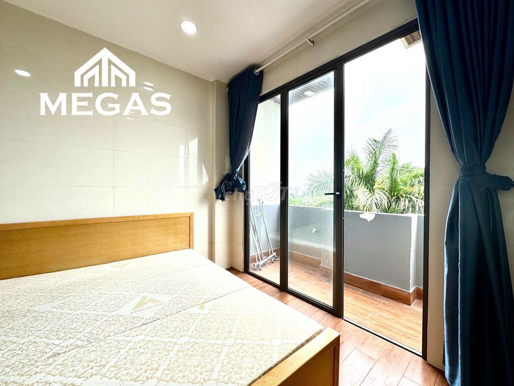 The balconies - full interior at the end of Nguyễn Oanh - via University vlu 5 P
