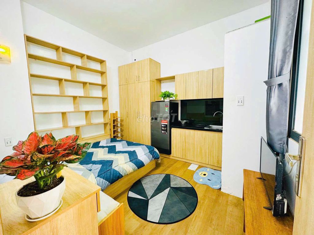 The owner has just emptied the student room in the Tân Bình Air Institute.