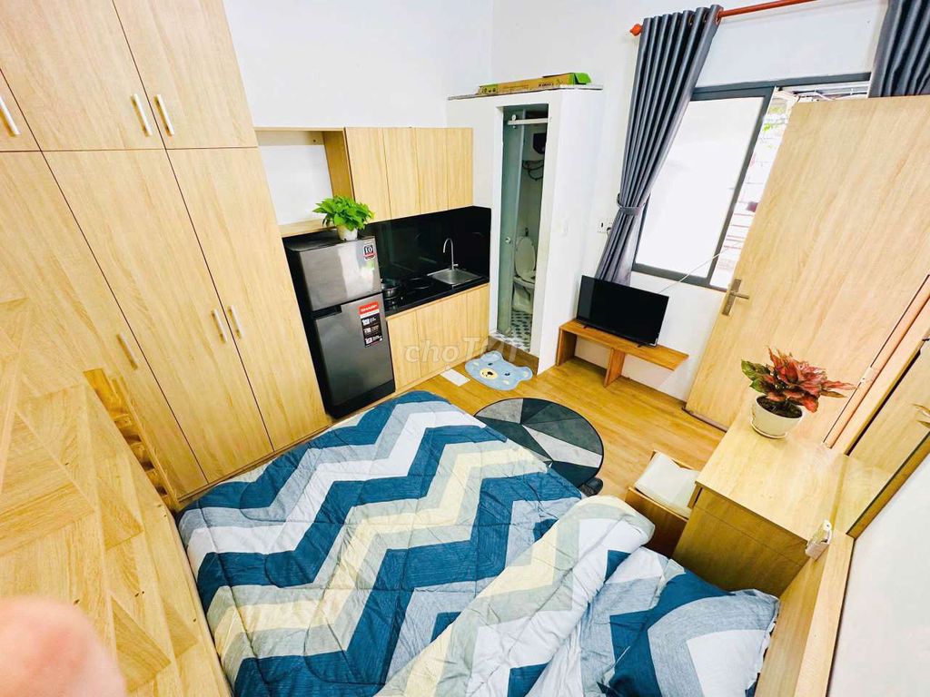 The owner has just emptied the student room in the Tân Bình Air Institute.