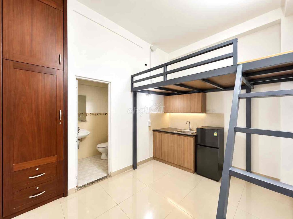 renting rooms for air conditioning - near the provostary University