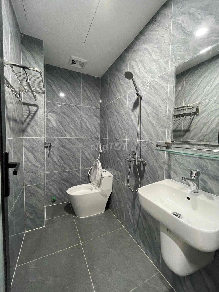 District 8 – full interior - balcony - 4 million5 - Entering