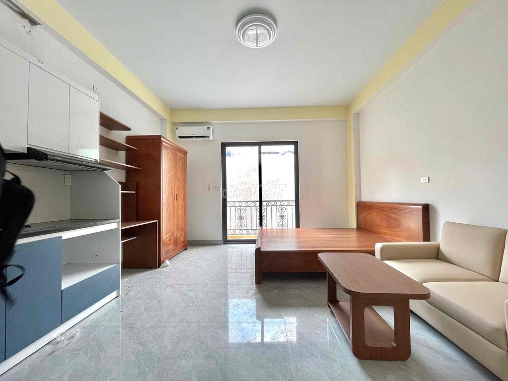 District 8 – full interior - balcony - 4 million5 - Entering