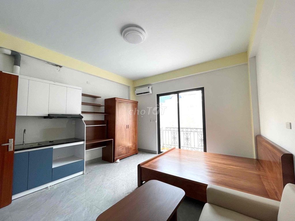 District 8 – full interior - balcony - 4 million5 - Entering