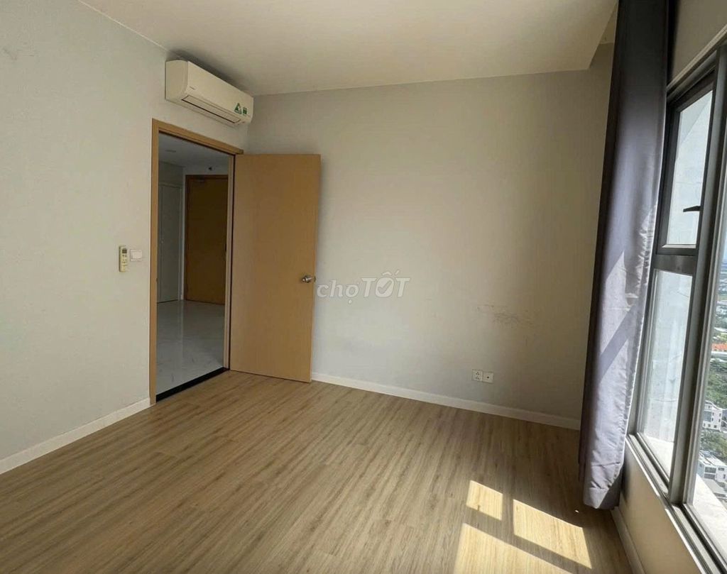 117 meters2, corner, 3 bedroom, C/c Oriental Plaza -Tân Phú rents 13 million a month.