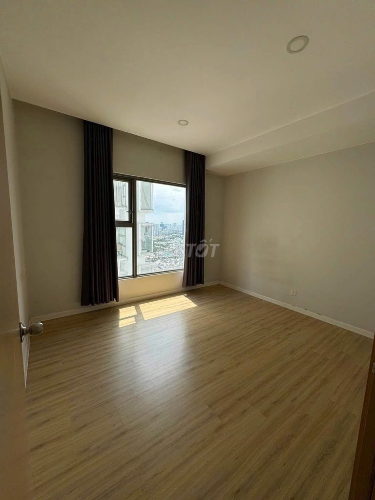 117 meters2, corner, 3 bedroom, C/c Oriental Plaza -Tân Phú rents 13 million a month.